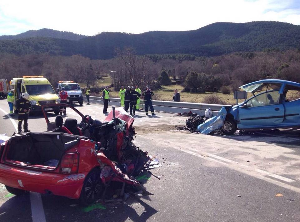 Cinco fallecidos en el choque frontal de dos vehículos en El Tiemblo (Ávila)