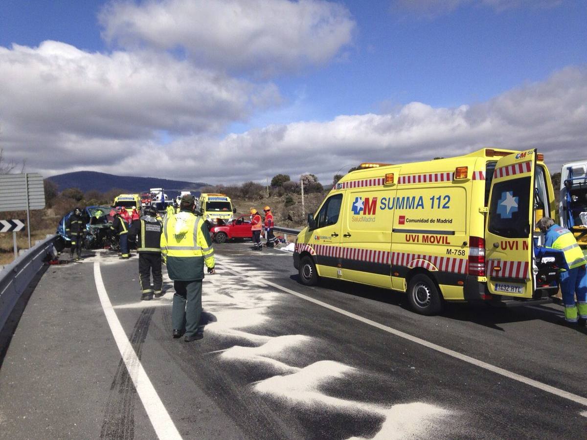 Cinco fallecidos en el choque frontal de dos vehículos en El Tiemblo (Ávila)