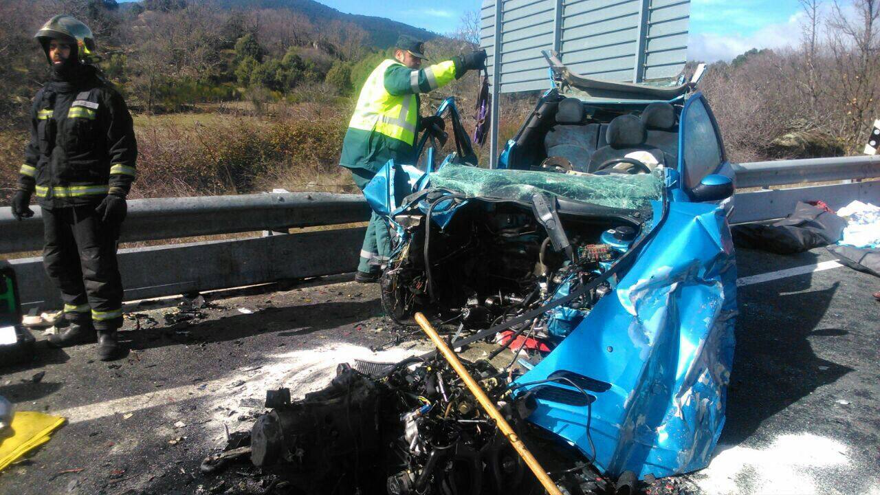 Cinco fallecidos en el choque frontal de dos vehículos en El Tiemblo (Ávila)