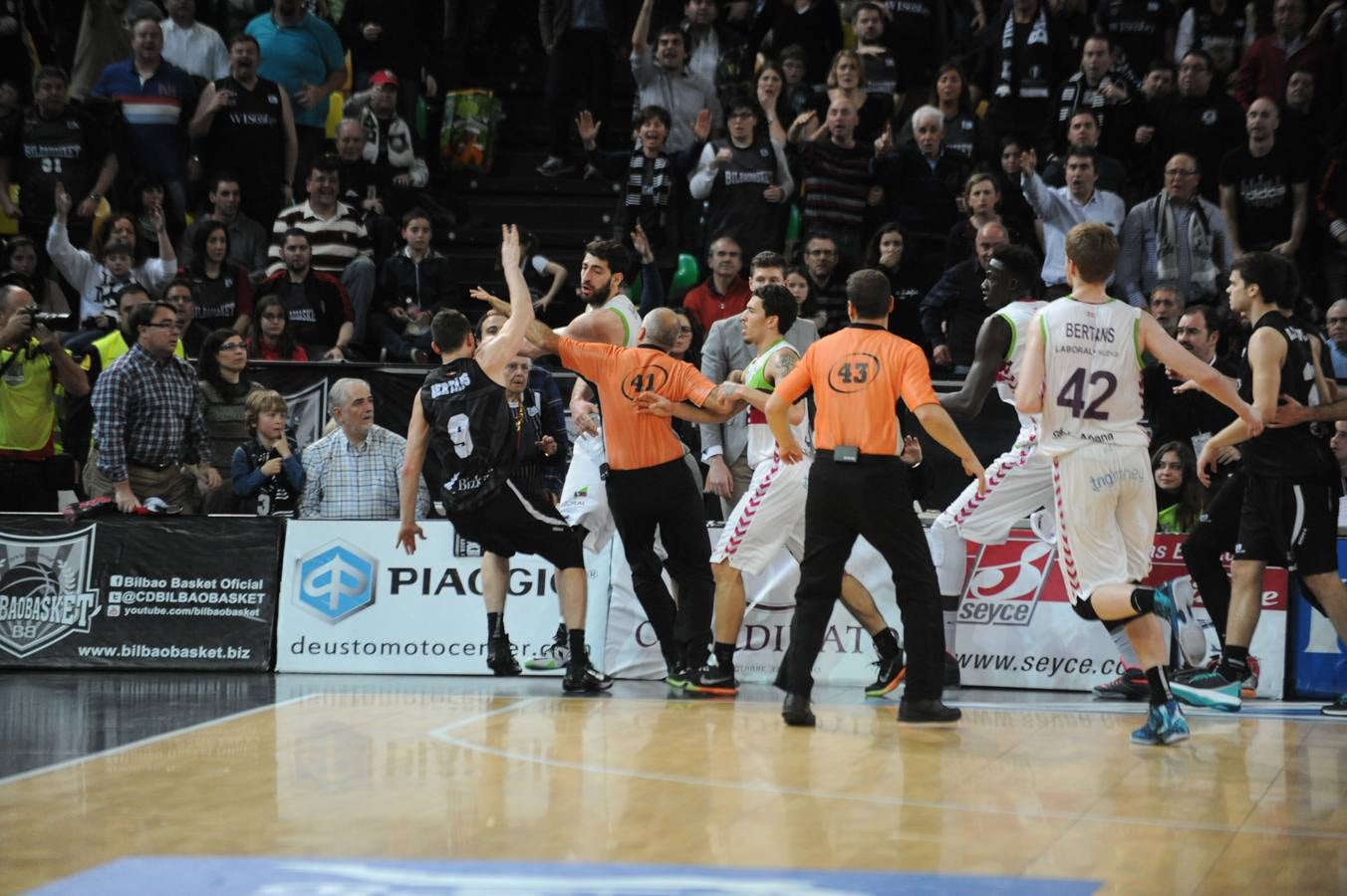 Increíble tangana en el Bilbao basket-Laboral Kutxa