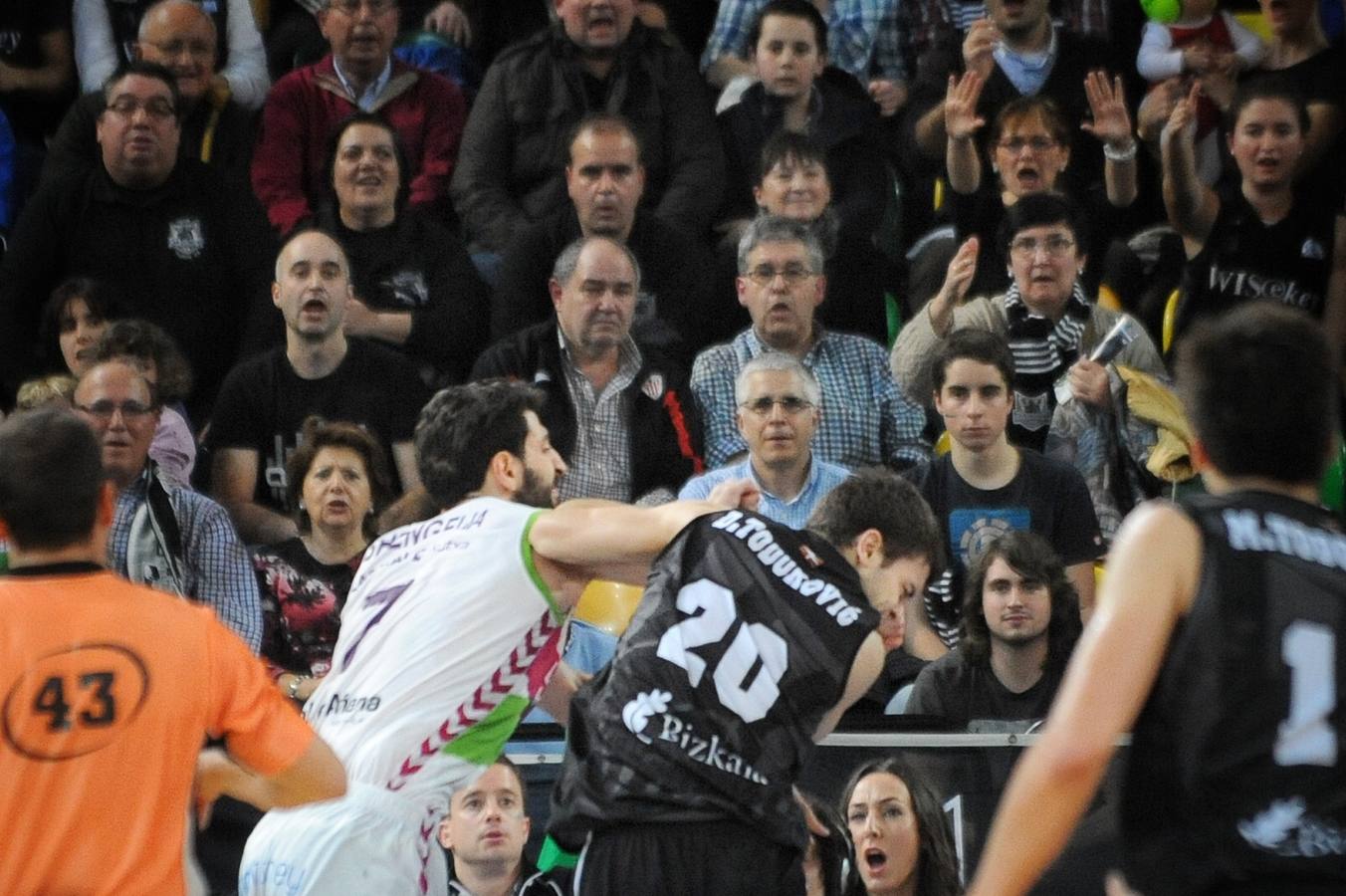 Increíble tangana en el Bilbao basket-Laboral Kutxa