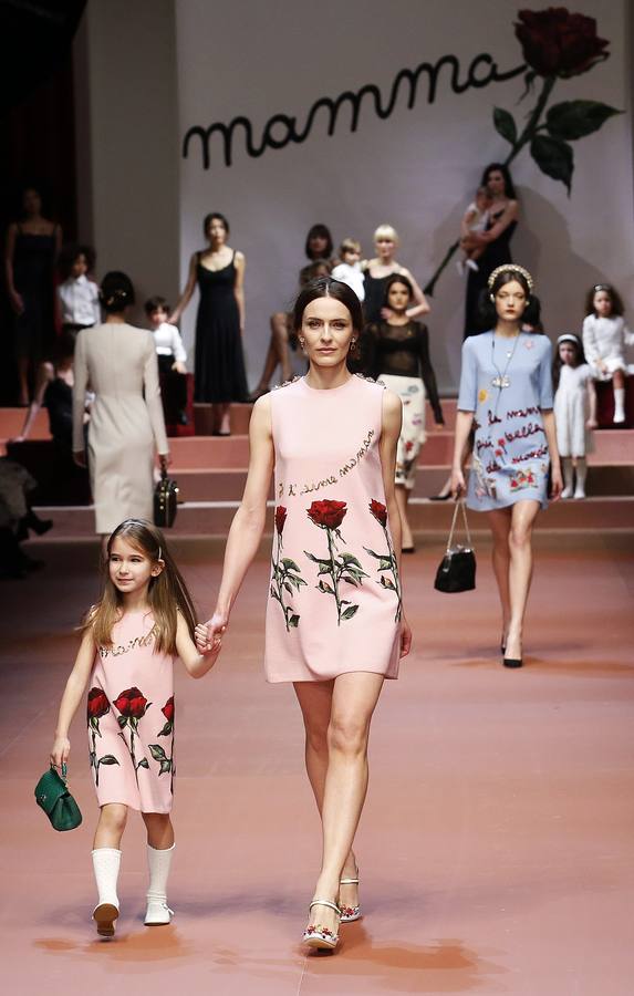 La &quot;mamma&quot; italiana inspira a Dolce &amp;amp; Gabbana