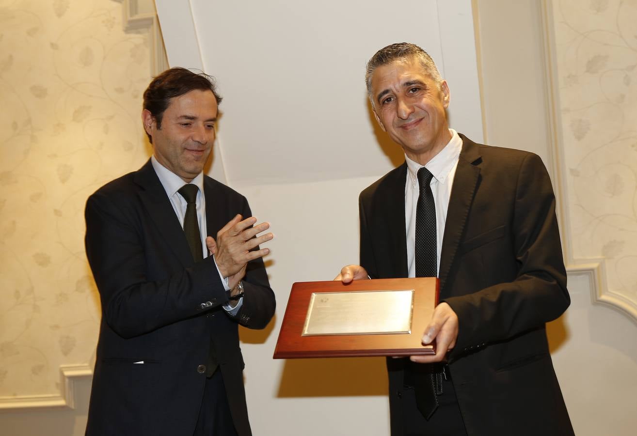 Javier Mínguez recibe el Premio Conde Ansúrez de la Asociación Provincial de Empresarios de Hostelería de Valladolid