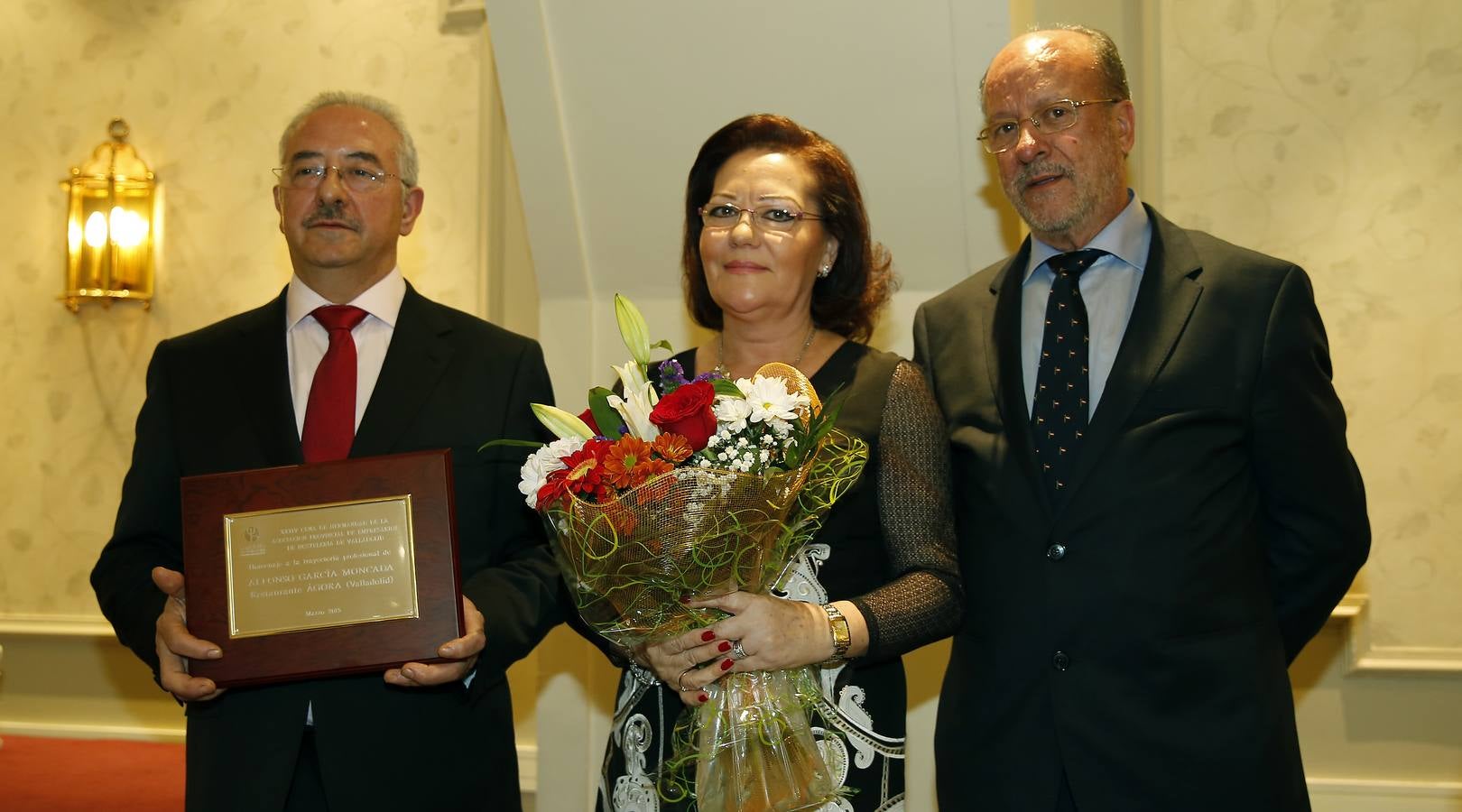 Javier Mínguez recibe el Premio Conde Ansúrez de la Asociación Provincial de Empresarios de Hostelería de Valladolid