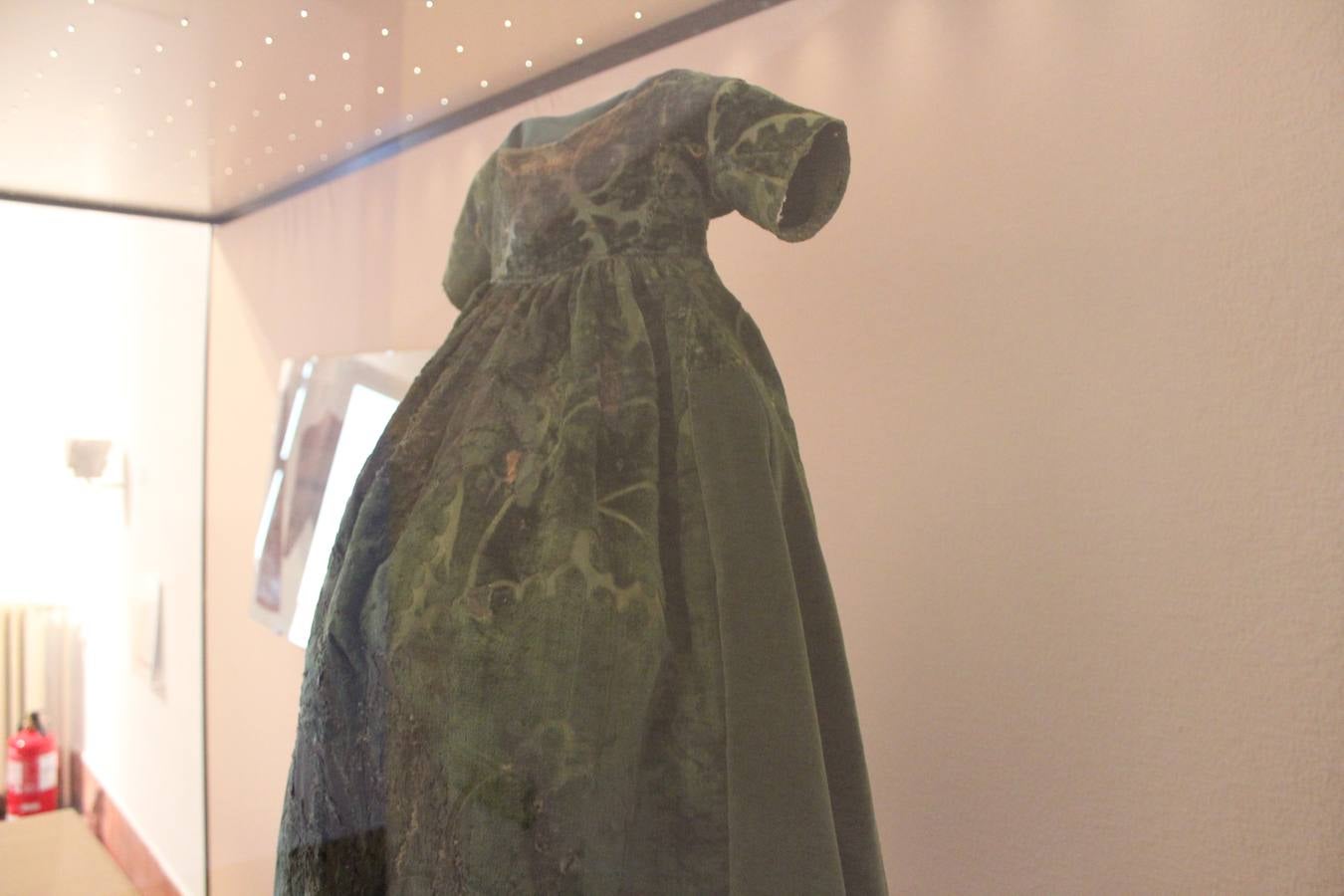 Vestido datado en el siglo XV que se cree que perteneció a una hermanastra de Isabel la Católica.