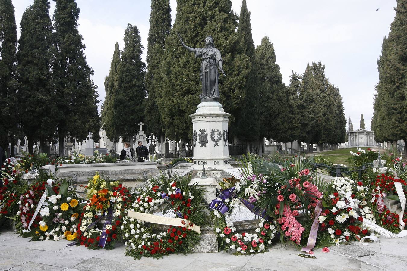 13.03.2010. Panteón de Vallisoletanos Ilustres del Cementerio de El Carmen, en Valladolid, donde reposan los restos mortales del escritor Miguel Delibes.