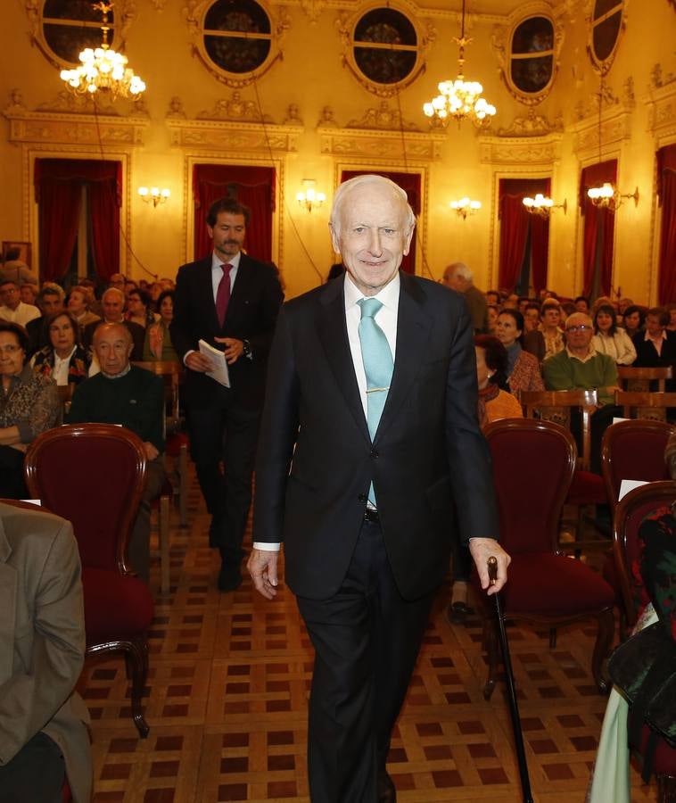 El escritor Leopoldo Abadía en el Aula de Cultura de El Norte de Castilla