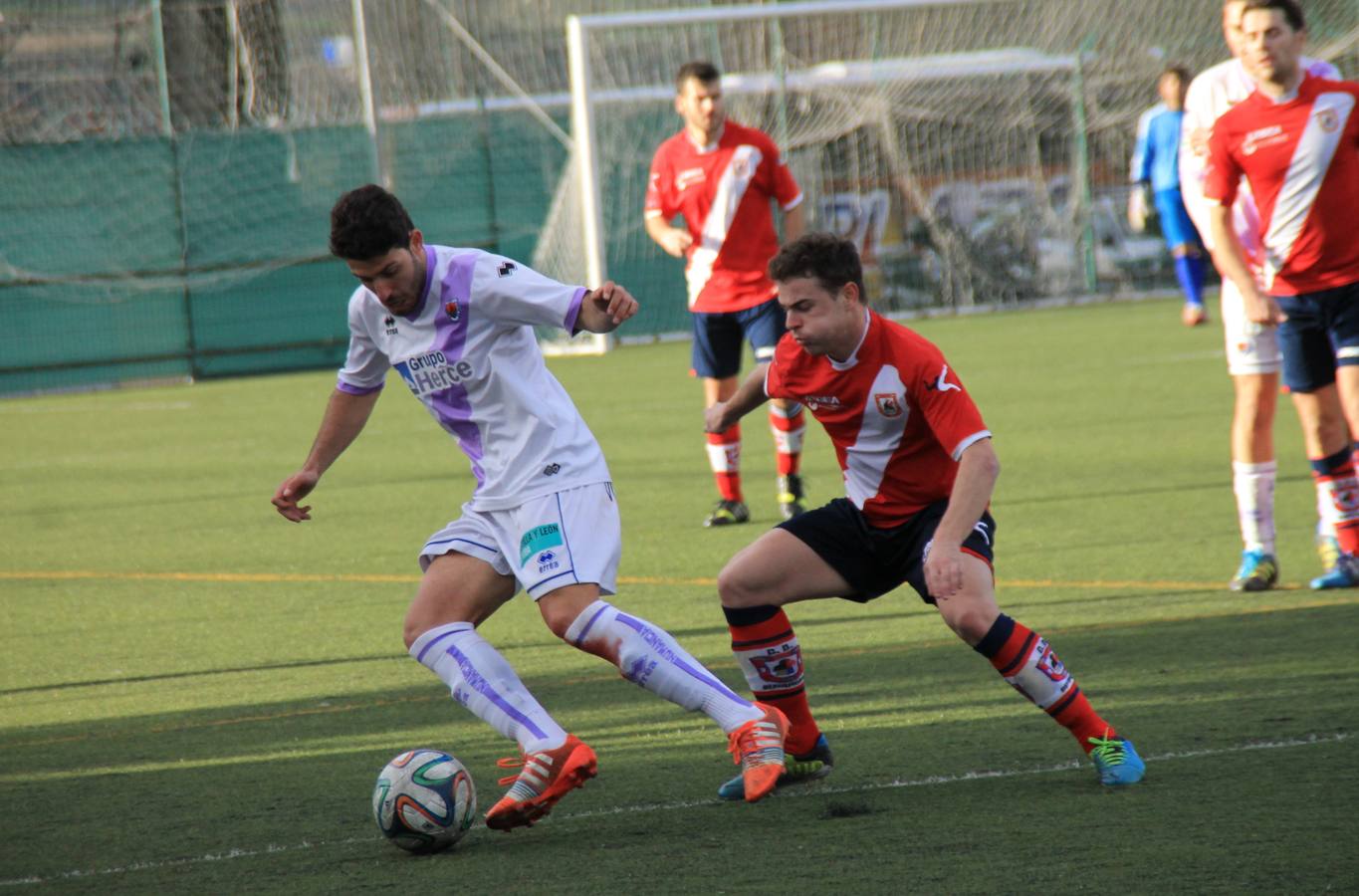 Partido de fútbol entre el Villa de Simancas y el Numancia B (0-2)