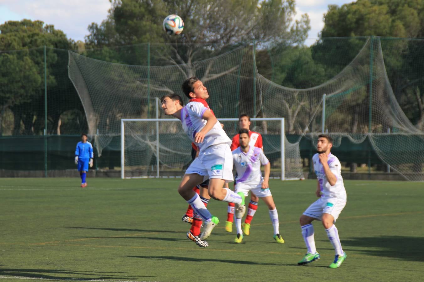 Partido de fútbol entre el Villa de Simancas y el Numancia B (0-2)