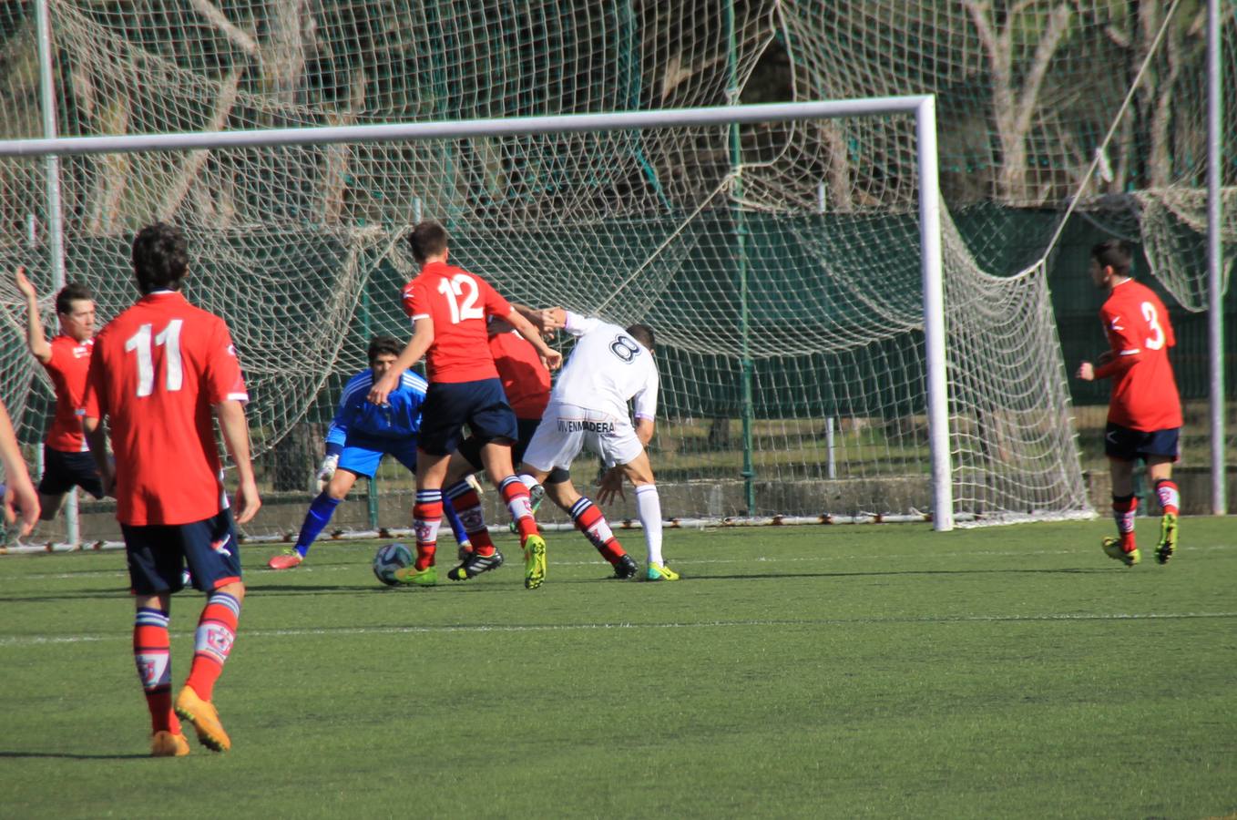 Partido de fútbol entre el Villa de Simancas y el Numancia B (0-2)