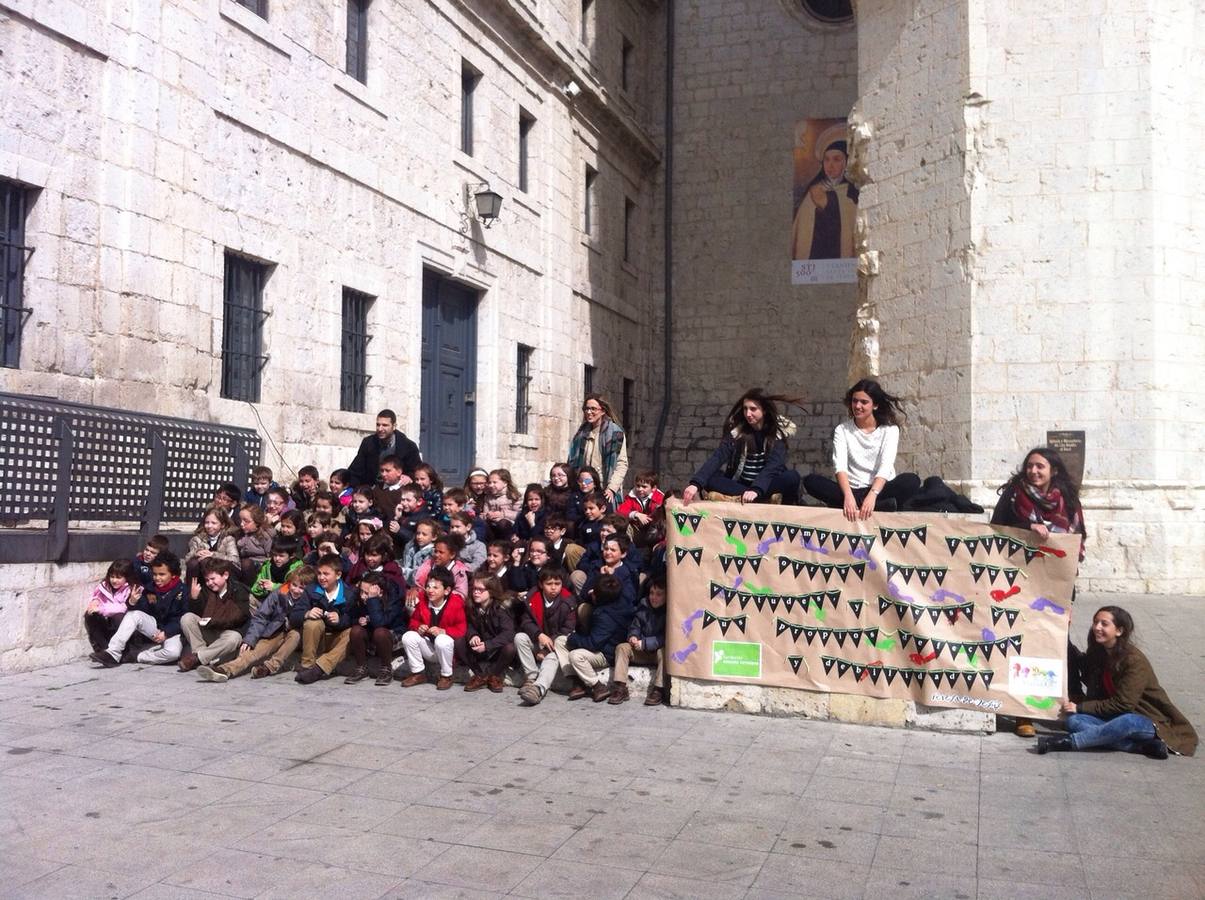 Alumnos del colegio de las Teresianas de Valladolid recuerdan a Santa Teresa de Jesús