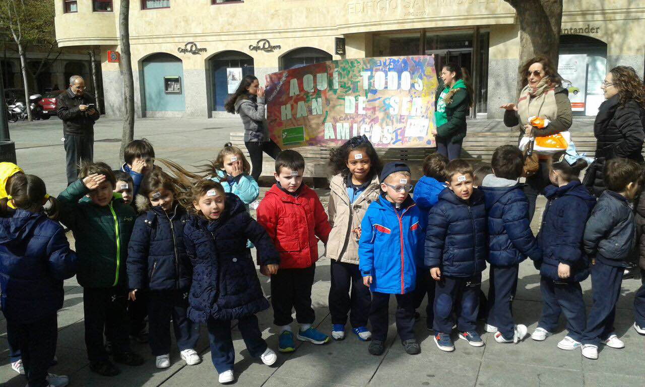 Alumnos del colegio de las Teresianas de Valladolid recuerdan a Santa Teresa de Jesús