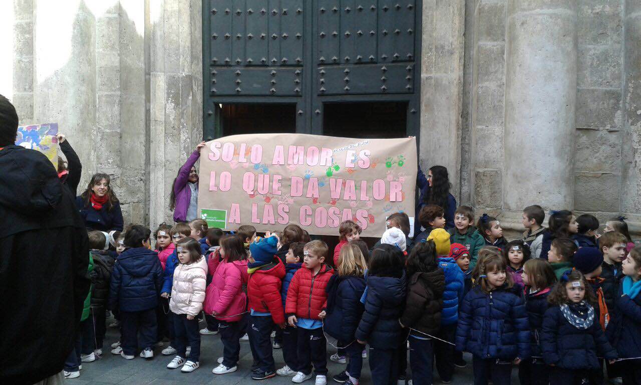 Alumnos del colegio de las Teresianas de Valladolid recuerdan a Santa Teresa de Jesús