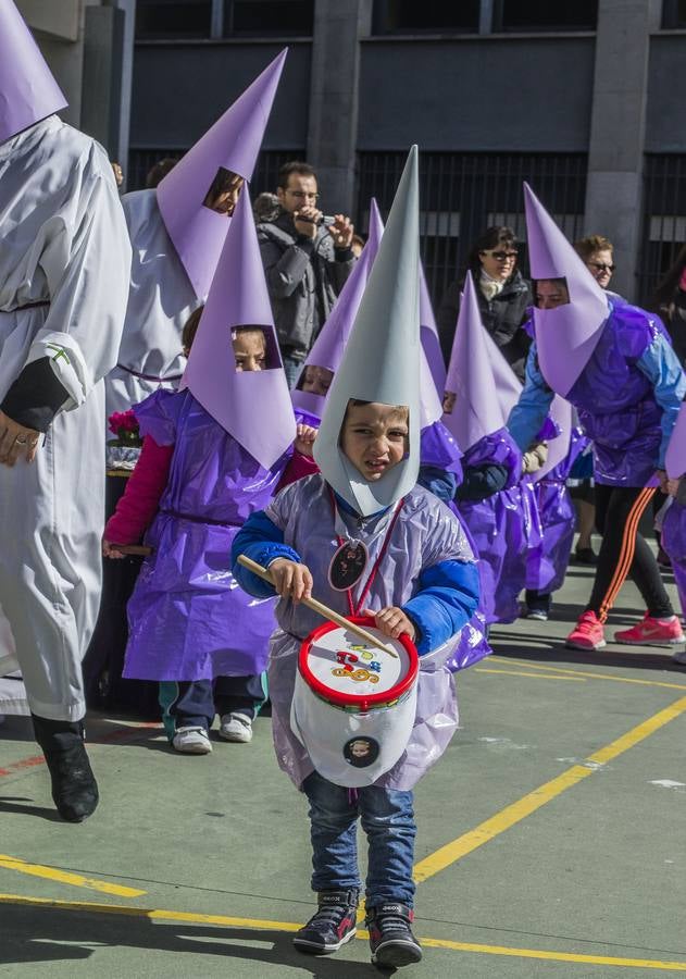 Los alumnos del colegio Amor de Dios celebran su Semana Santa