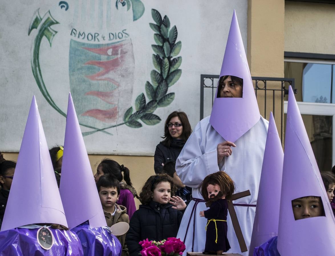 Los alumnos del colegio Amor de Dios celebran su Semana Santa