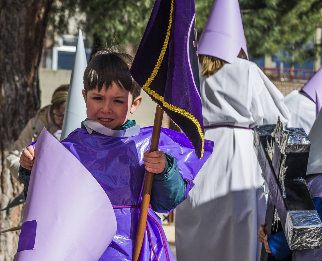Los alumnos del colegio Amor de Dios celebran su Semana Santa