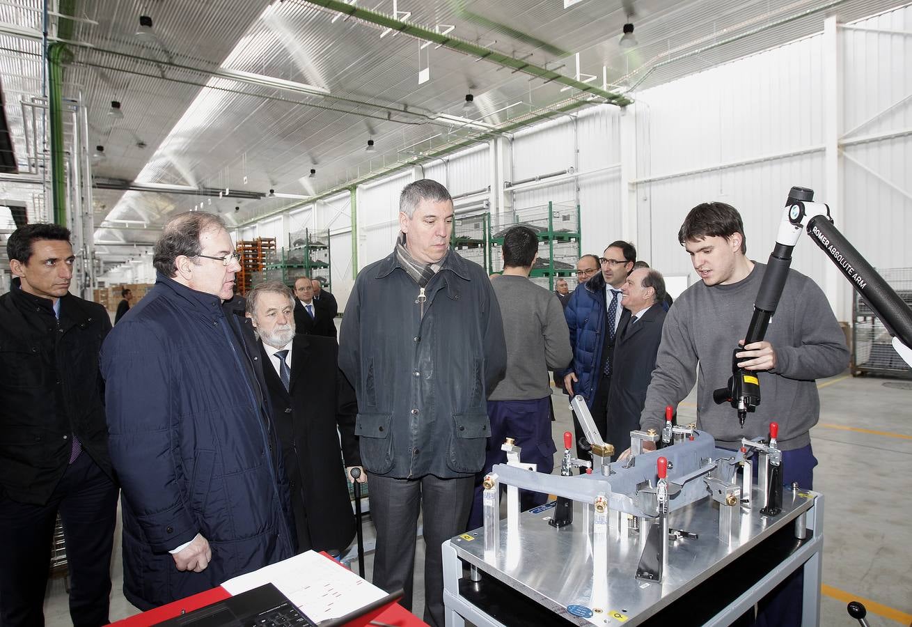 El presidente de la Junta visita el Parque de Proveedores de Renault en Villamuriel de Cerrato (Palencia)