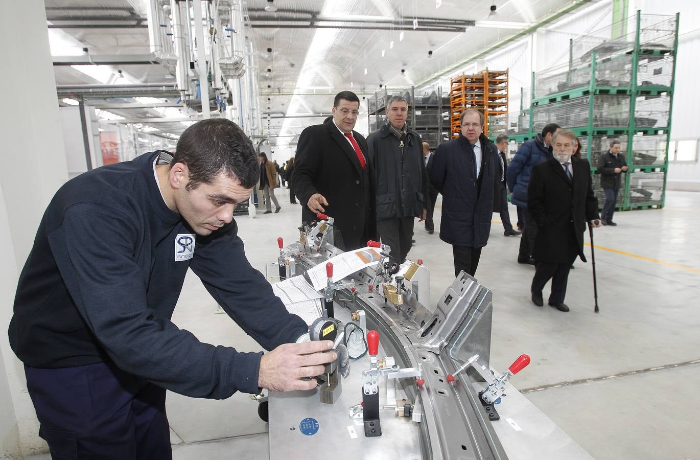 El presidente de la Junta visita el Parque de Proveedores de Renault en Villamuriel de Cerrato (Palencia)