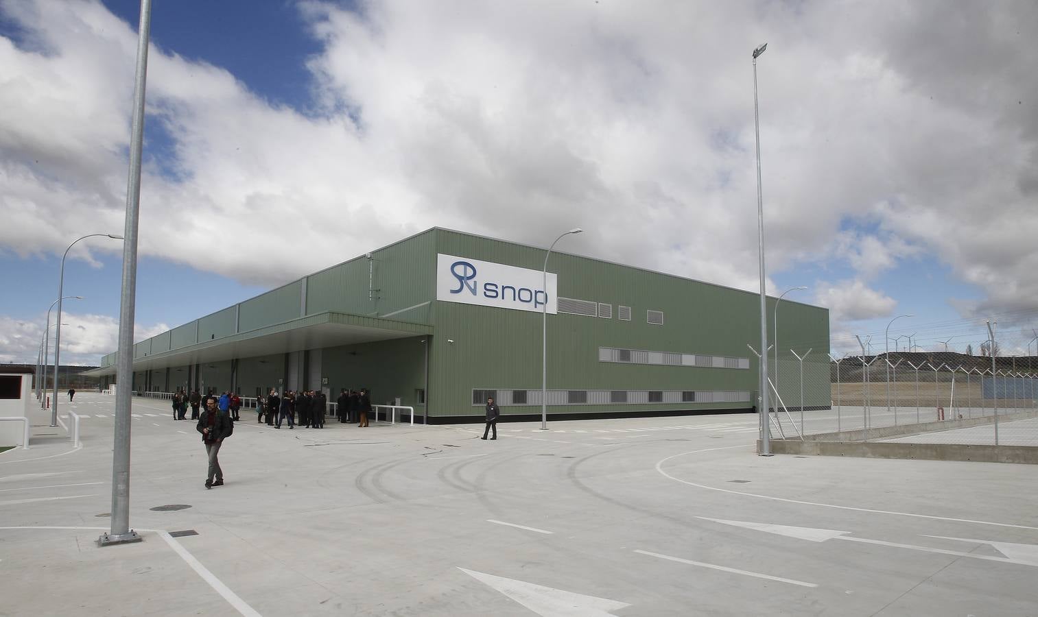 El presidente de la Junta visita el Parque de Proveedores de Renault en Villamuriel de Cerrato (Palencia)
