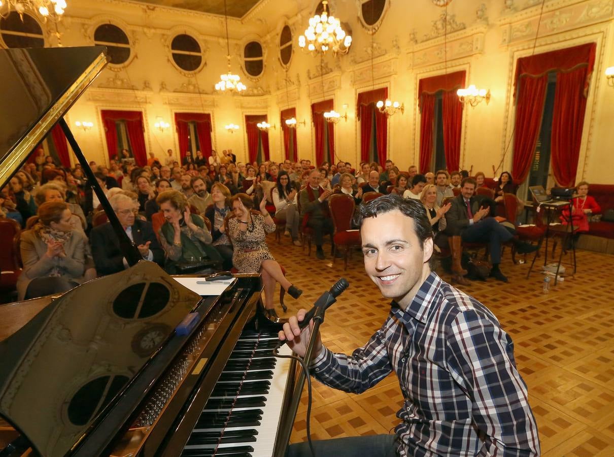 Anxo Pérez en el Aula de Cultura de El Norte de Castilla