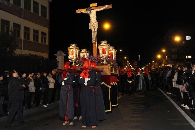 Ejercicio del Vía Crucis de la Cofradía del Santo Entierro