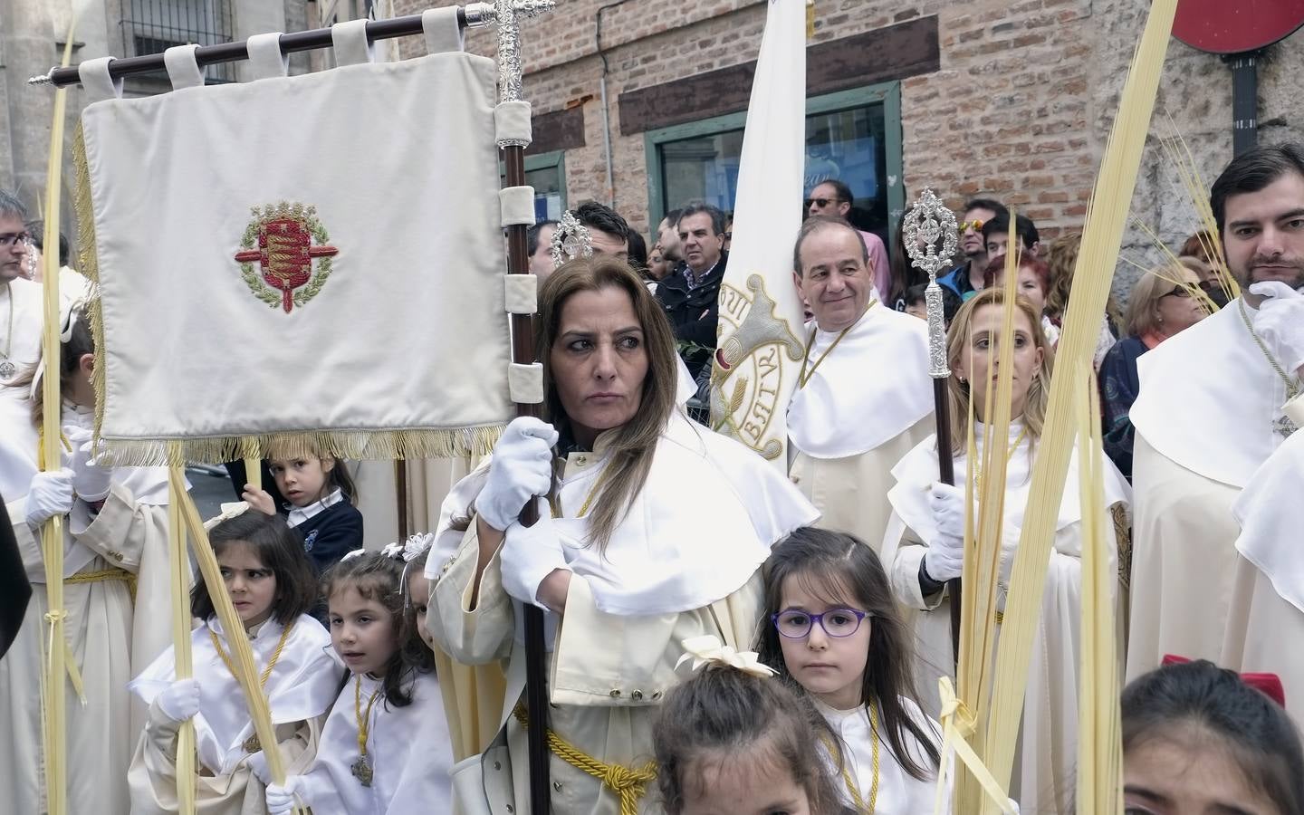 Multitudinaria procesión de las Palmas en Valladolid (1/2)