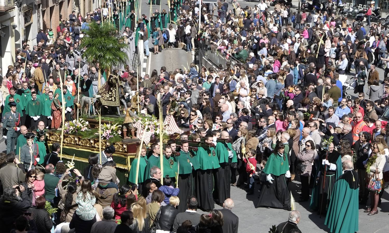 Multitudinaria procesión de las Palmas en Valladolid (1/2)