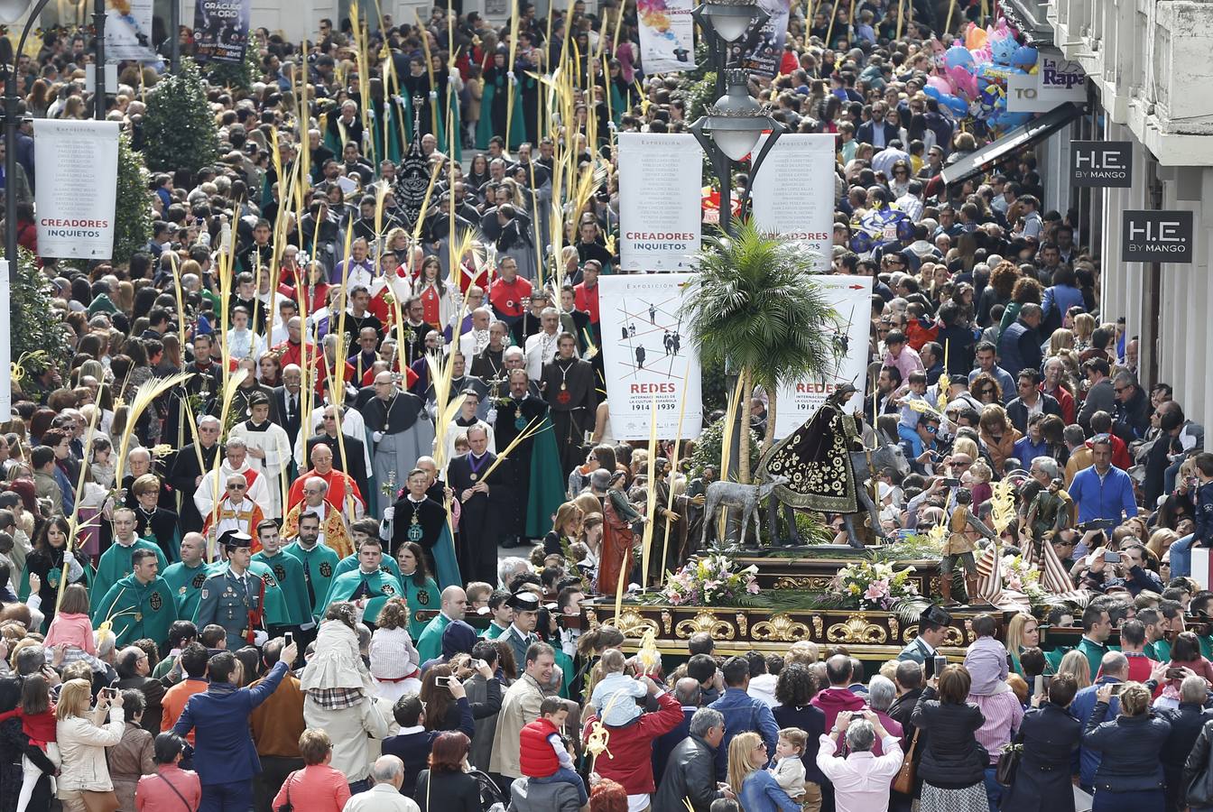 Multitudinaria procesión de las Palmas en Valladolid (1/2)