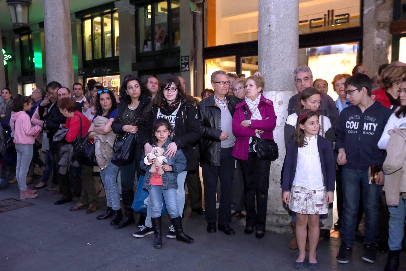 Si estuviste en la Procesión del Rosario del Dolor, búscate en la fotos (1/2)