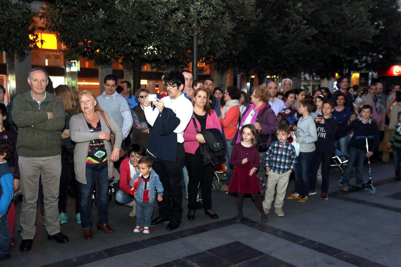 Si estuviste en la Procesión del Rosario del Dolor, búscate en la fotos (1/2)