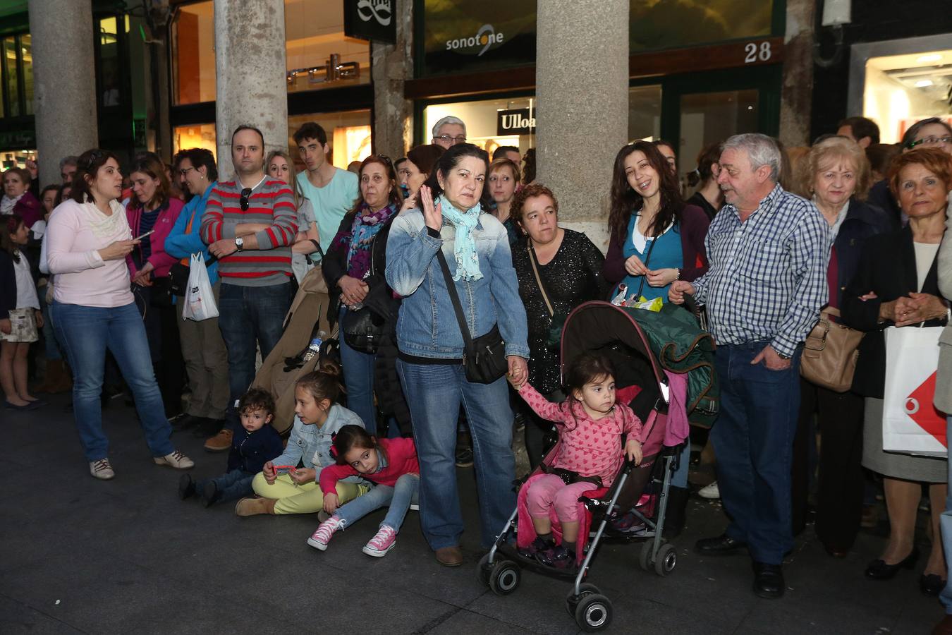 Si estuviste en la Procesión del Rosario del Dolor, búscate en la fotos (1/2)