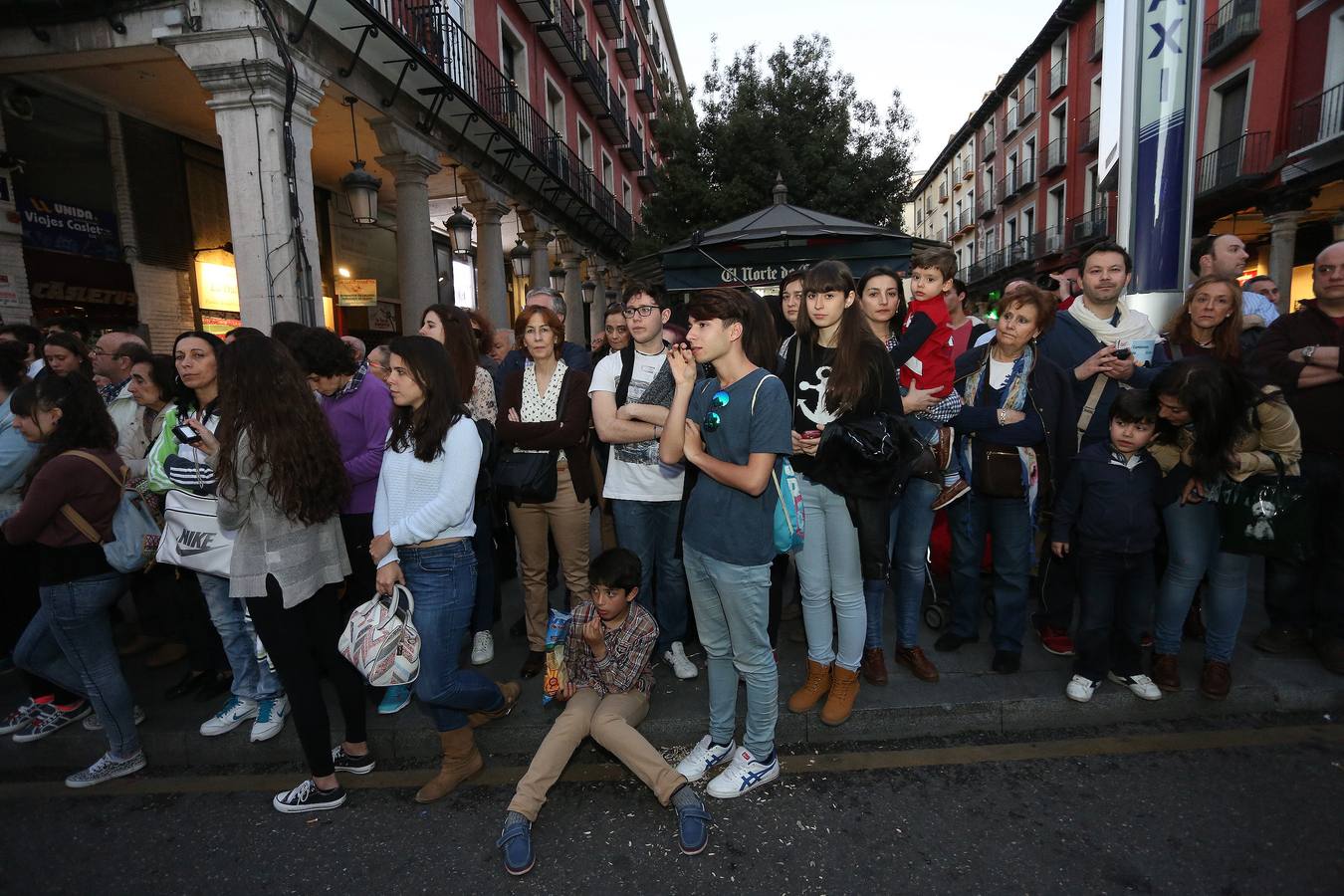 Si estuviste en la Procesión del Rosario del Dolor, búscate en la fotos (1/2)