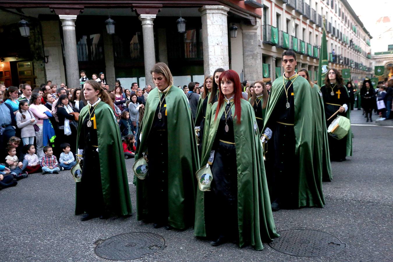 Si estuviste en la Procesión del Rosario del Dolor, búscate en la fotos (1/2)