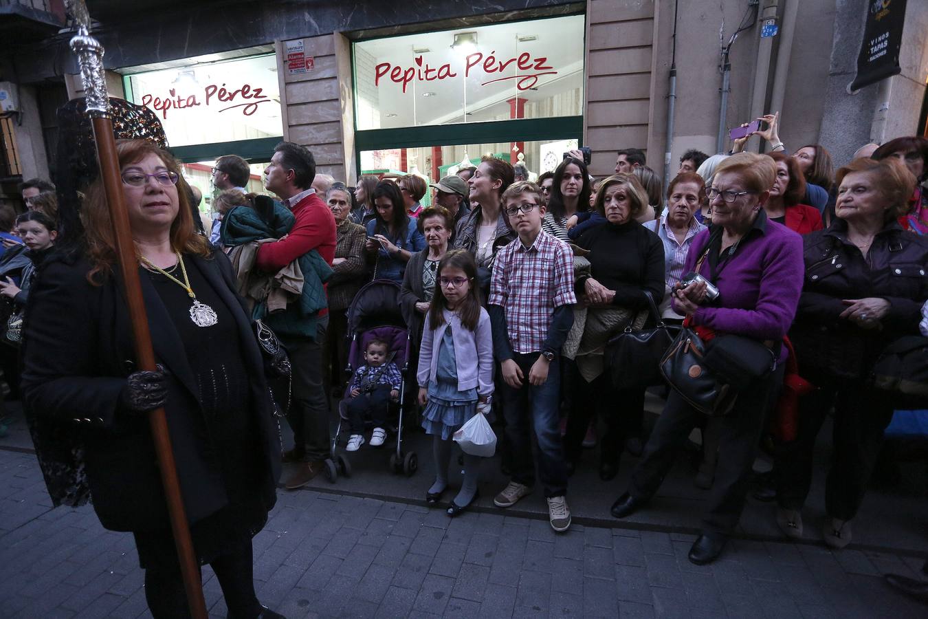 Si estuviste en la Procesión del Rosario del Dolor, búscate en la fotos (2/2)