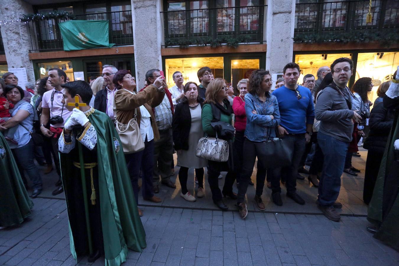 Si estuviste en la Procesión del Rosario del Dolor, búscate en la fotos (2/2)