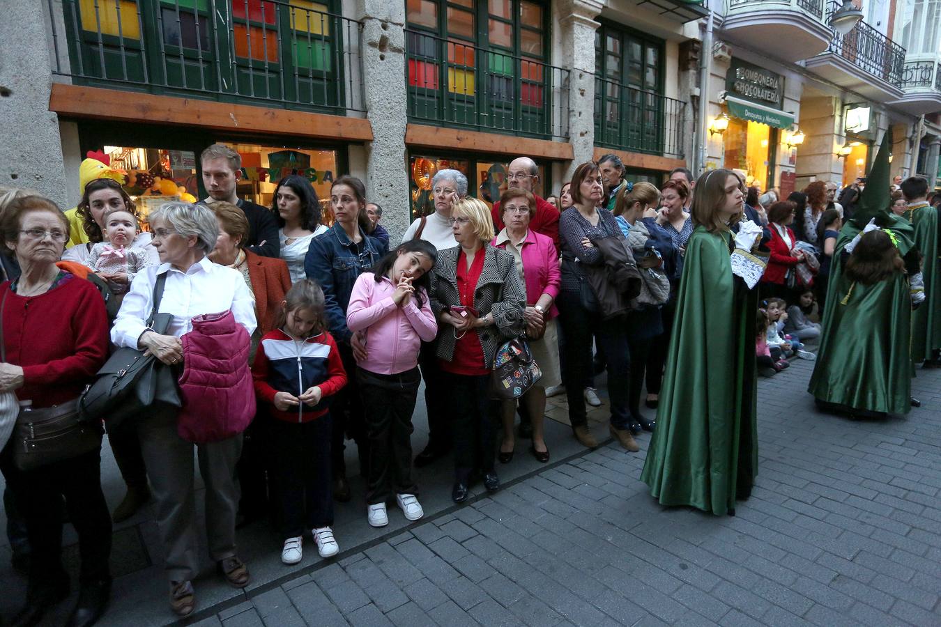 Si estuviste en la Procesión del Rosario del Dolor, búscate en la fotos (2/2)