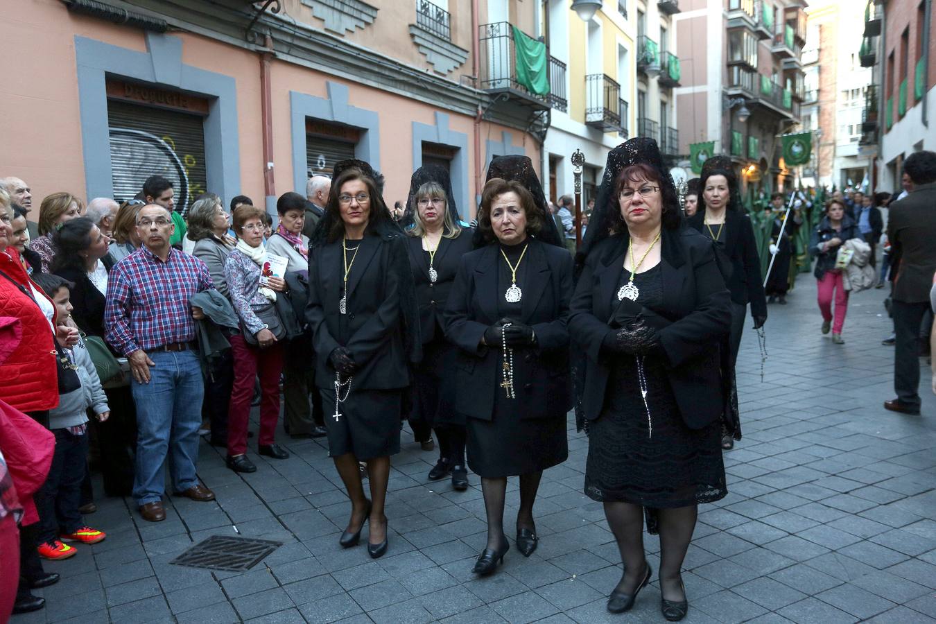 Si estuviste en la Procesión del Rosario del Dolor, búscate en la fotos (2/2)