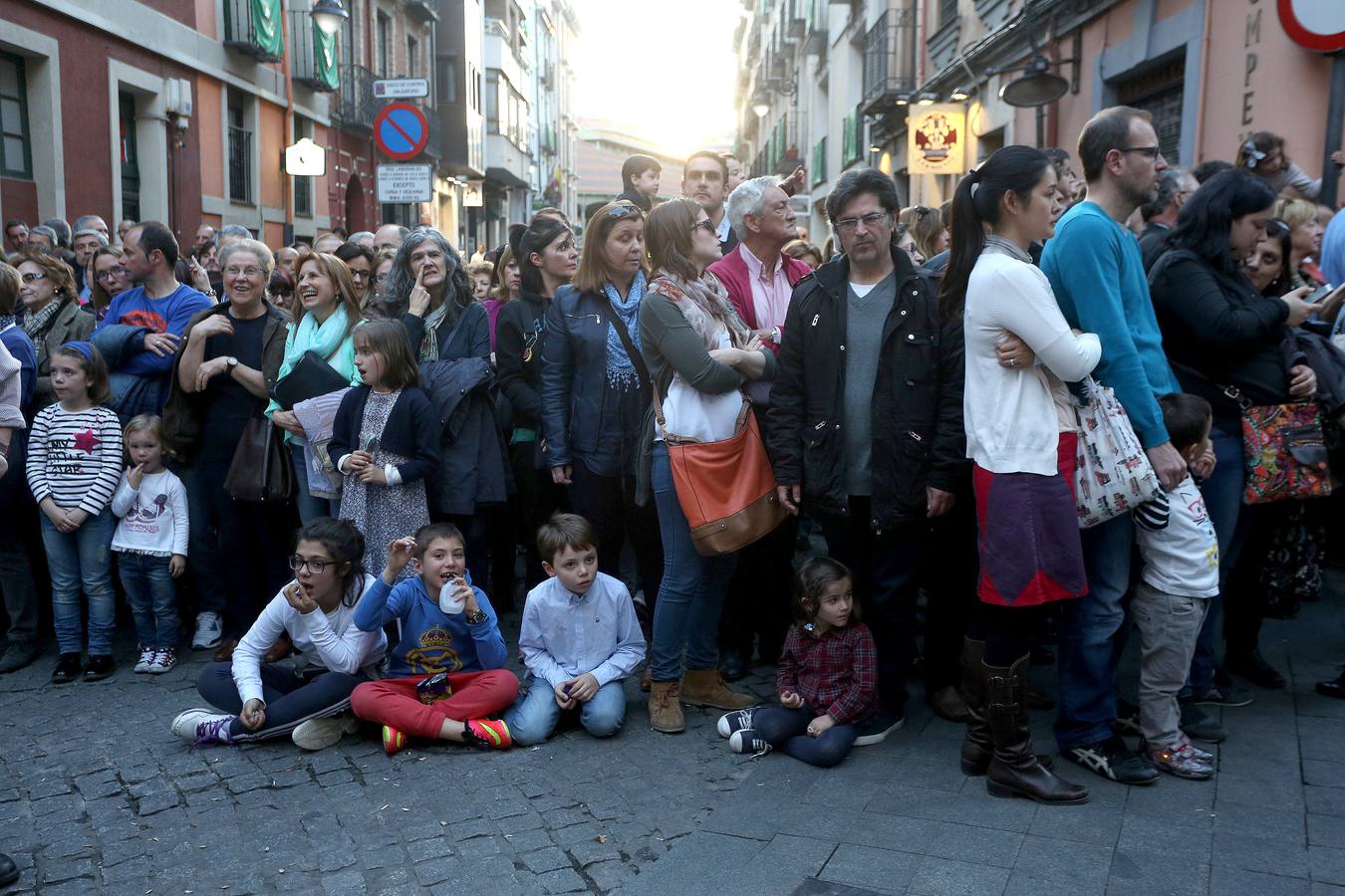 Si estuviste en la Procesión del Rosario del Dolor, búscate en la fotos (2/2)