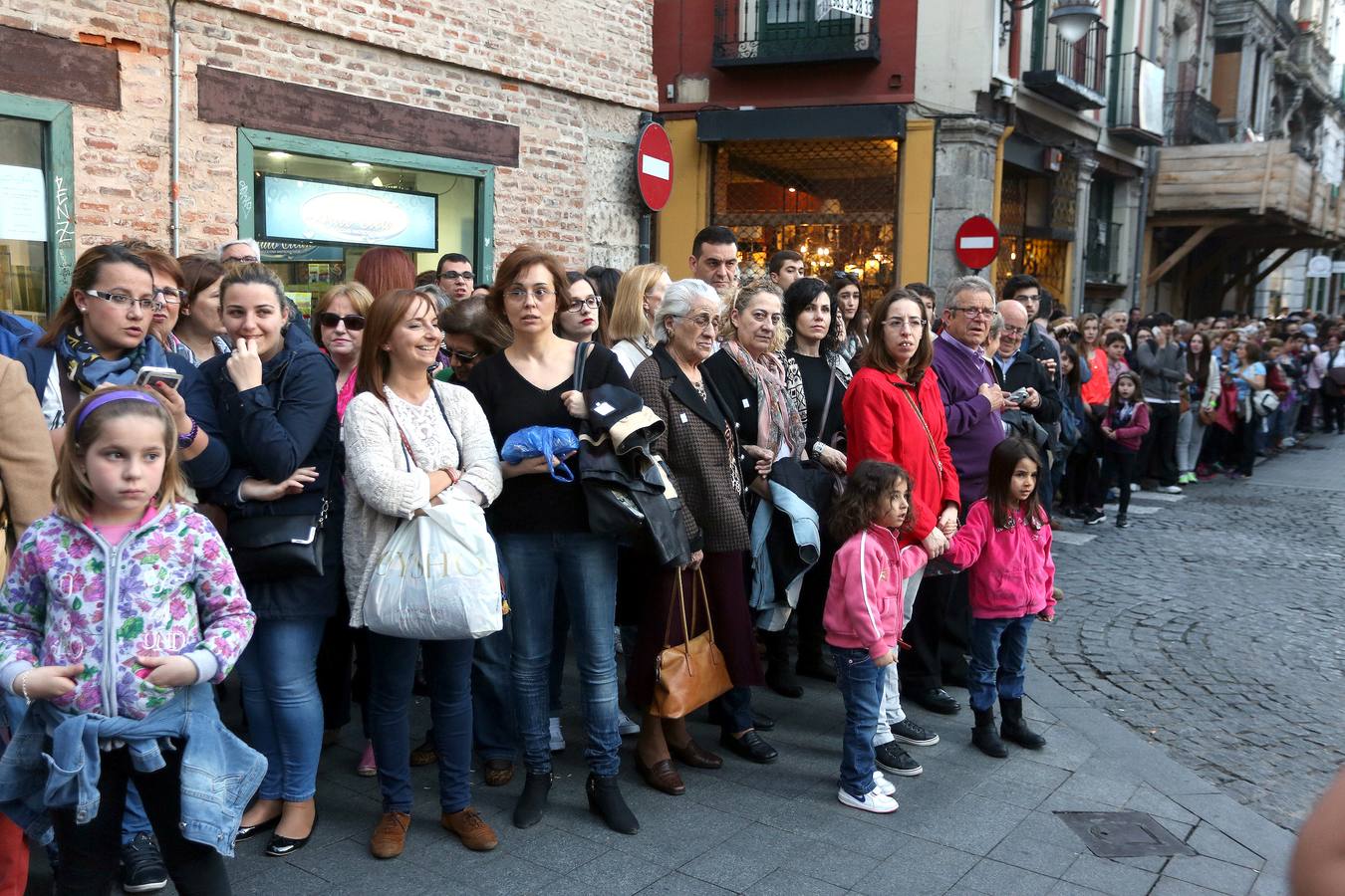 Si estuviste en la Procesión del Rosario del Dolor, búscate en la fotos (2/2)