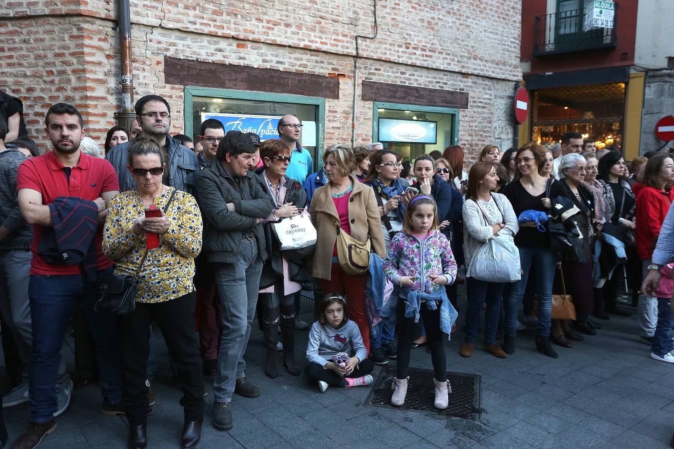 Si estuviste en la Procesión del Rosario del Dolor, búscate en la fotos (2/2)