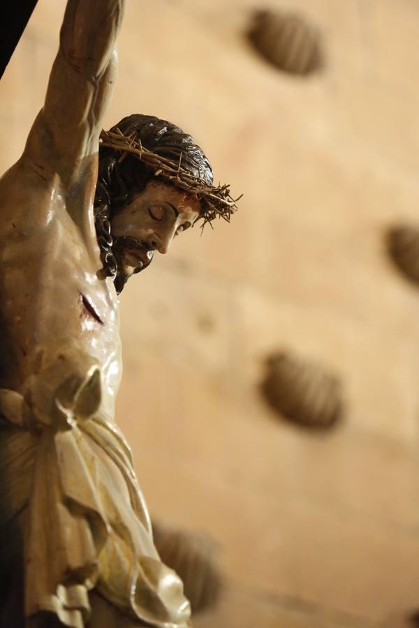 Procesión del Cristo de los Doctrinos y la Virgen de la Amargura en Salamanca