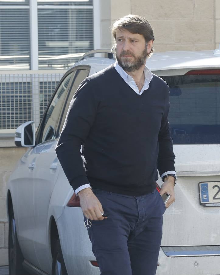 Familiares y amigos dan su último adiós a Lalo García