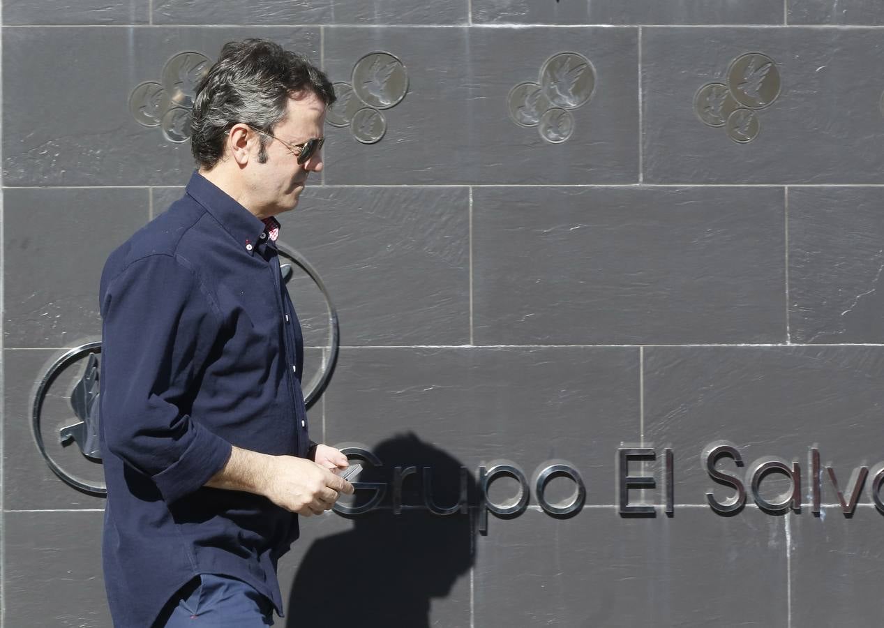 Familiares y amigos dan su último adiós a Lalo García