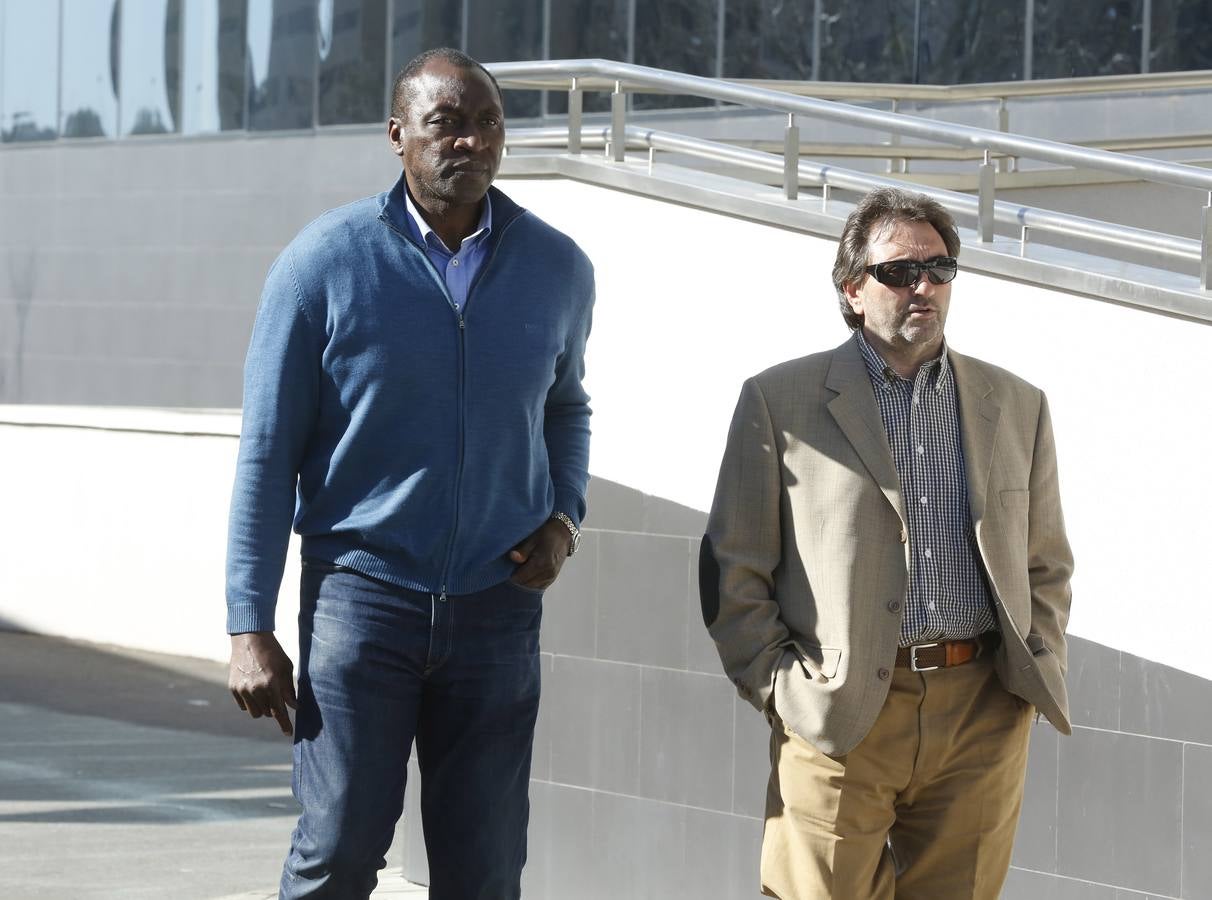 Familiares y amigos dan su último adiós a Lalo García