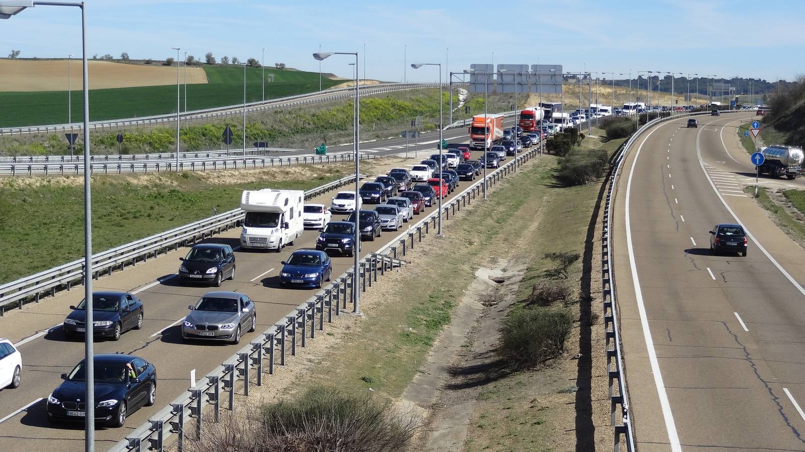 Un accidente en la A-62 a la altura de Geria (Valladolid) provoca retenciones