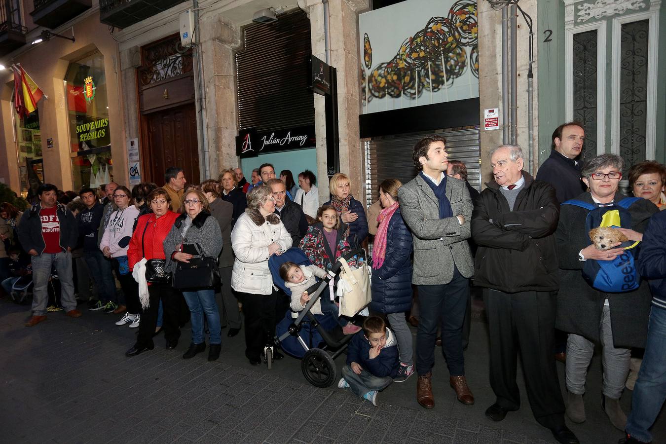 Si estuviste en el Vía Crucis Procesional, búscate en las fotos (1/2)