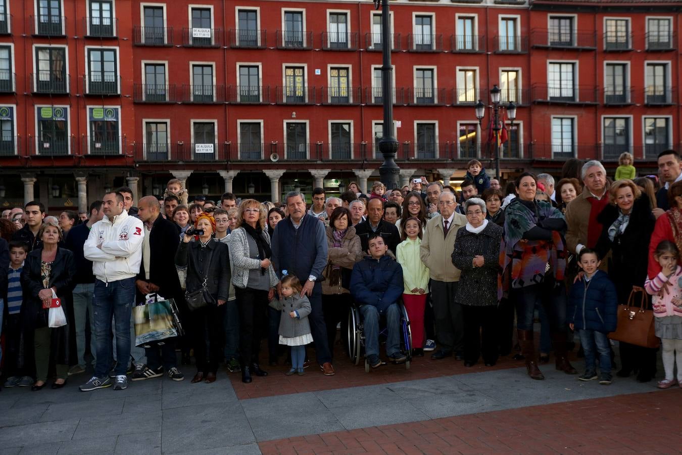 Si estuviste en el Vía Crucis Procesional, búscate en las fotos (1/2)