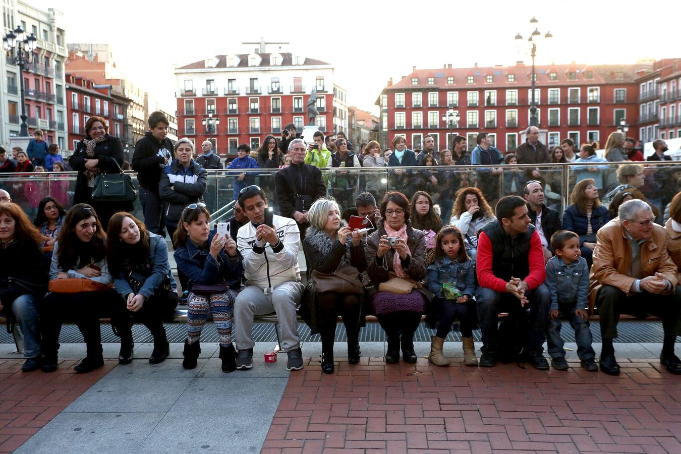 Si estuviste en el Vía Crucis Procesional, búscate en las fotos (1/2)