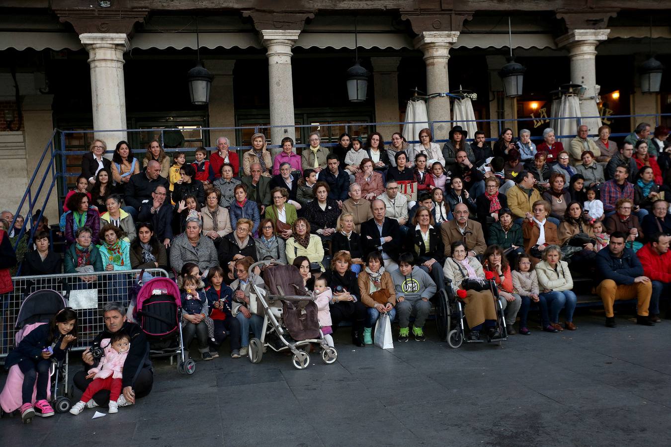 Si estuviste en el Vía Crucis Procesional, búscate en las fotos (1/2)