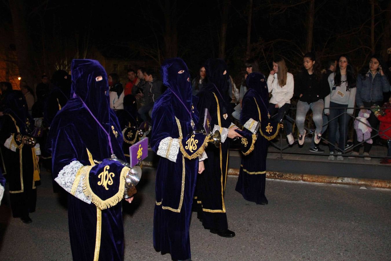 Vía Crucis y besapié al Nazareno en Peñafiel (Valladolid)